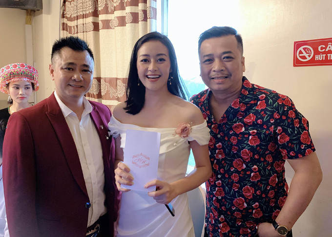 NSND Trung Hiếu và vợ kém 19 tuổi làm tiệc cưới tại quê nhà Thái Bình ảnh 6 NSND Trung Hiếu và vợ kém 19 tuổi làm tiệc cưới tại quê nhà Thái Bình - 5