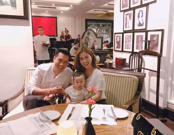 Việt Anh và vợ dính nghi án rạn nứt tình cảm. 