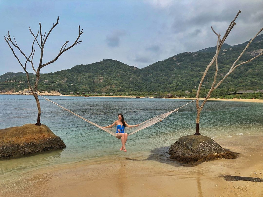 Cứ tưởng là nước ngoài nhưng hoá ra thiên đường trong vắt mà Tóc Tiên vừa check-in lại ở Việt Nam - Ảnh 12. Cứ tưởng là nước ngoài nhưng hoá ra thiên đường trong vắt mà Tóc Tiên vừa check-in lại ở Việt Nam - Ảnh 12.