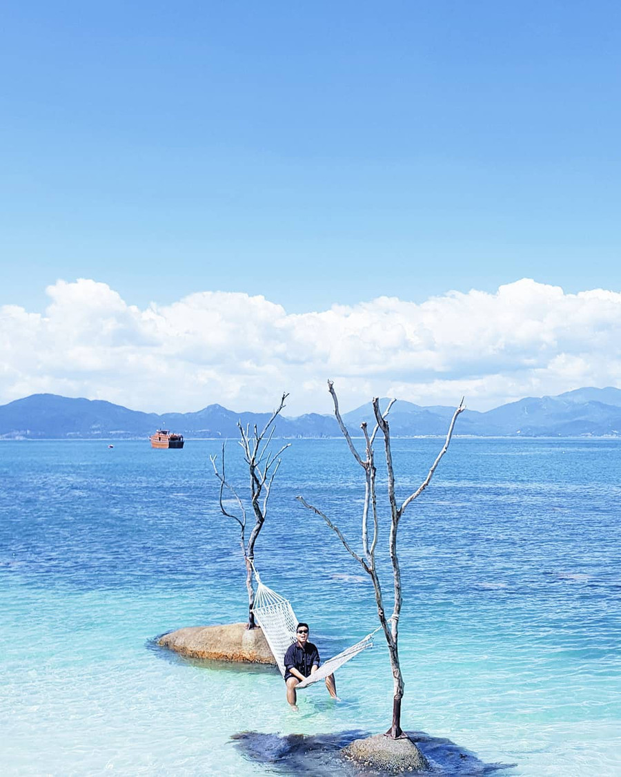 Cứ tưởng là nước ngoài nhưng hoá ra thiên đường trong vắt mà Tóc Tiên vừa check-in lại ở Việt Nam - Ảnh 10. Cứ tưởng là nước ngoài nhưng hoá ra thiên đường trong vắt mà Tóc Tiên vừa check-in lại ở Việt Nam - Ảnh 10.