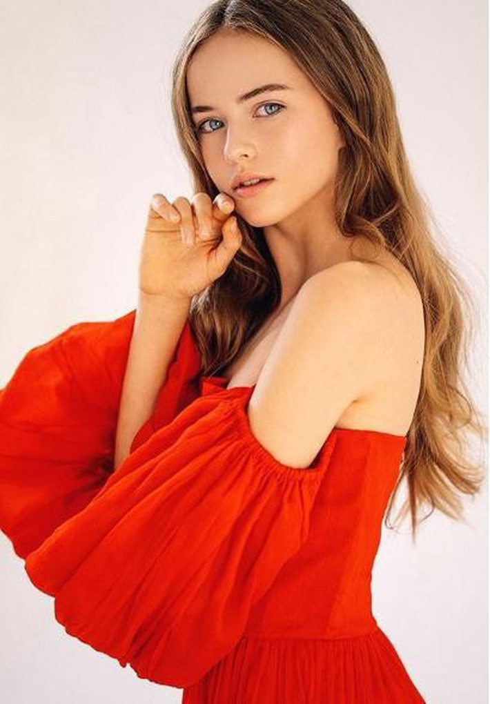 Ngỡ ngàng trước nhan sắc hiện tại của bé gái đẹp nhất thế giới - Ảnh 5. Ngỡ ngàng trước nhan sắc hiện tại của bé gái đẹp nhất thế giới - Ảnh 5.