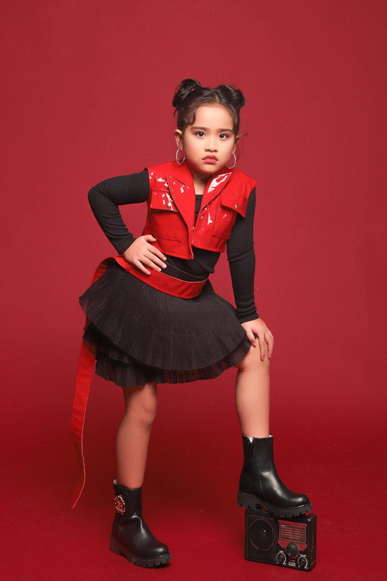 Dịp hè sắp tới, Suri Thiên Kim cùng đạo diễn thời trang Nguyễn Hưng Phúc tham gia các hoạt động tại các tuần lễ thời trang châu Á nhưHàn Quốc, Nhật Bản, Trung Quốc .... Dịp hè sắp tới, Suri Thiên Kim và cùng đạo diễn thời trang Nguyễn Hưng Phúc tham gia các hoạt động tái các tuần lễ thời trang châu Á nhưHàn Quốc, Nhật Bản, Trung Quốc ....