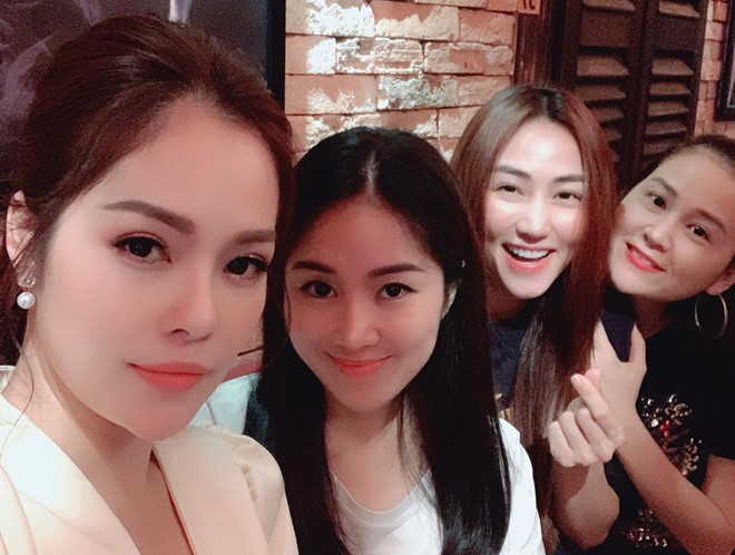 Khác với một số hội bạn thân showbiz khác thường khoe hàng hiệu hay chụp ảnh "sống ảo" thật hoành tráng, hội bạn của Ngân Khánh thường chia sẻ nhiều khoảnh khắc giản dị, tình cảm. Tinh ban dep cua Ngan Khanh, Le Phuong va hoi ban than dien vien hinh anh 10