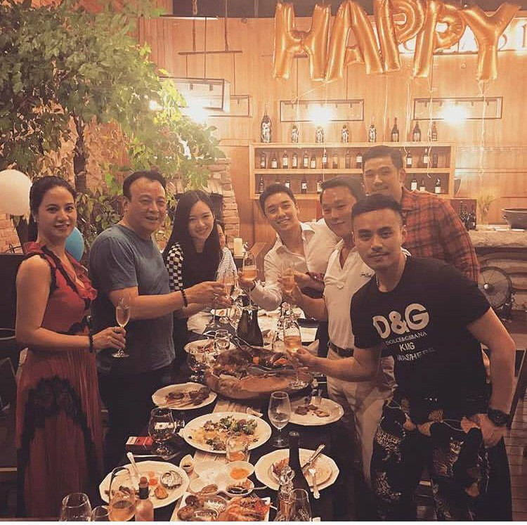 Choáng ngợp với những mối quan hệ quyền lực trải khắp Châu Á của Big Bang Seungri, có cả thiếu gia Việt Nam ảnh 14 Big Bang Seungri gây choáng ngợp với những mối quan hệ quyền lực trải khắp Châu Á, không chừa cả thiếu gia Việt Nam-14