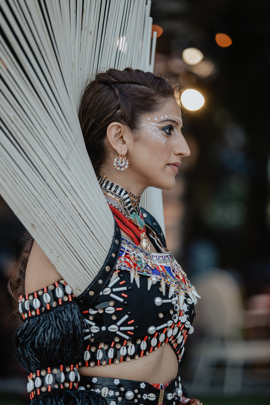 Hầu hết trang sức trong tiệc cưới đều của hãng The Outhhouse.