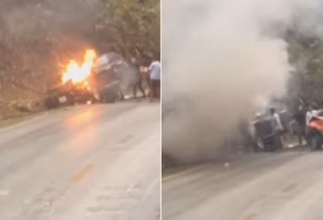 Ngay sau khi va chạm chiếc ô tô biển 30E đã bốc cháy dữ dội.