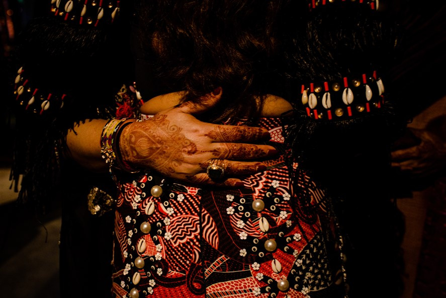 Cô dâu chính là nhà đồng sáng lập và sở hữu ra hãng trang sức đình đám này cùng với em gái của mình.