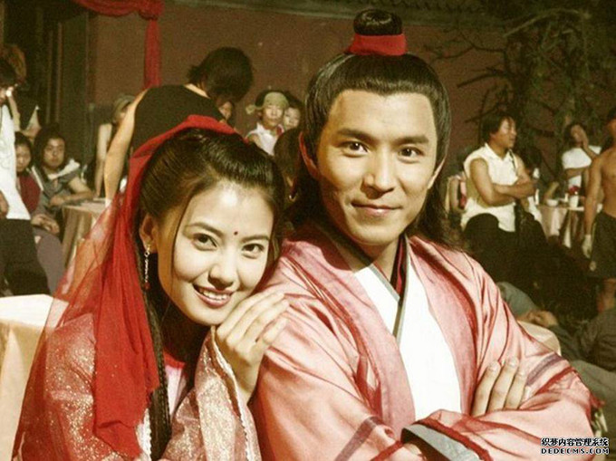 Thế thân Vương Diễm vào vai Chu Chỉ Nhược trong Ỷ Thiên Đồ Long ký phiên bản của Tô Hữu Bằng, Cao Viên Viên gây ấn tượng với nhan sắc thuần khiết và mang nét hao hao Châu Hải My. Thế thân Vương Diễm vào vai Chu Chỉ Nhược trong Ỷ Thiên Đồ Long ký phiên bản của Tô Hữu Bằng, Cao Viên Viên gây ấn tượng với nhan sắc thuần khiết và mang nét hao hao Châu Hải My.