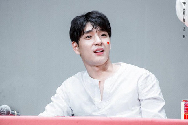 Lộ diện nhân vật cấp cao bị nghi chống lưng cho Seungri, Jung Joon Young và thành viên nhóm chatroom đồi truỵ - Ảnh 4. Lộ diện nhân vật cấp cao bị nghi chống lưng cho Seungri, Jung Joon Young và thành viên nhóm chatroom đồi truỵ - Ảnh 4.