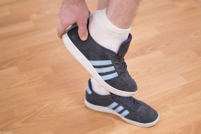 Cách đơn giản khử mùi hôi chân khi đi giày ảnh 4 cach-don-gian-khu-mui-hoi-chan-khi-di-giay-3