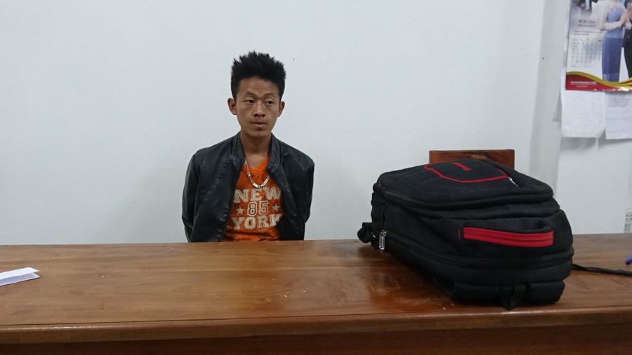 Đối tượng Thào Mi Va tại cơ quan điều tra (Ảnh: Anh Dũng - Bộ đội biên phòng Điện Biên).