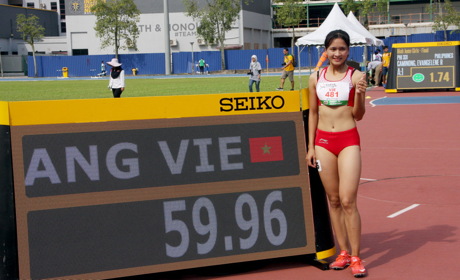 Bùi Thị Trang vận động viên mang về chiếc huy chương vàng thứ hai của ngày thi đấu đầu tiên