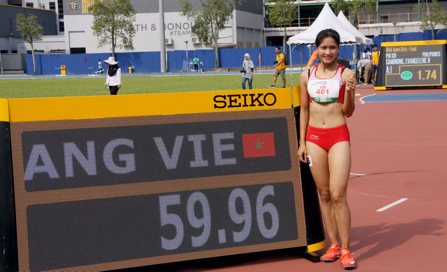 Bùi Thị Trang vận động viên mang về chiếc huy chương vàng thứ hai của ngày thi đấu đầu tiên