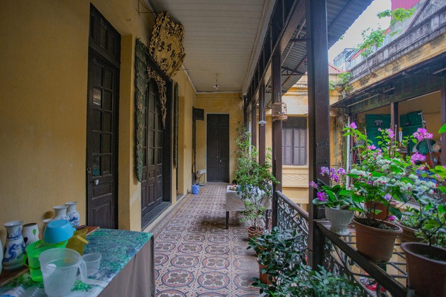 Dù được xây dựng cách đây cả trăm năm nhưng thiết kế của căn biệt thự đã khá hiện đại với không gian thoáng đạt. Dù được xây dựng cách đây cả trăm năm nhưng thiết kế của căn biệt thự đã khá hiện đại với không gian thoáng đạt.