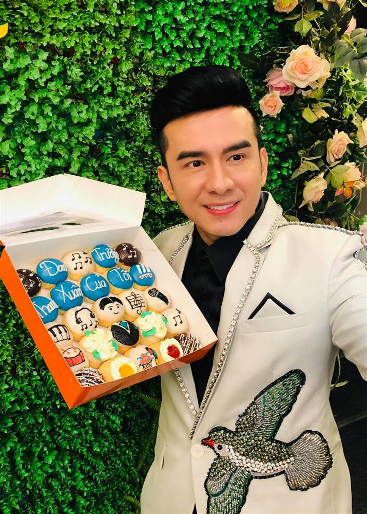 Đan Trường có đợt theo mốt Pompadour, kiểu cắt gọt hai bên gáy, phần giữa được tạo phồng tối đa. Người hâm mộ cho rằng mốt này không phù hợp với khuôn mặt và độ tuổi của ca sĩ.