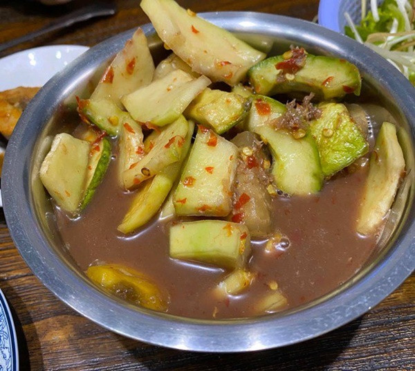 Đây là món mắm dưa gang có vị chua cay thơm ngon, giòn tan. Đây là món mắm dưa gang có vị chua cay thơm ngon, giòn tan.