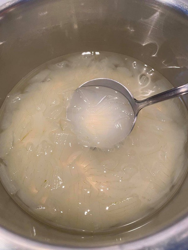 Món chè nha đam của Quang Linh. Món chè nha đam của Quang Linh.