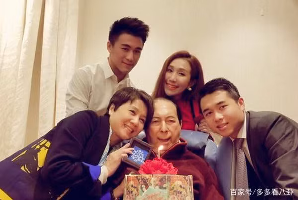 Bà Tư có óc kinh doanh nhạy bén, năng nổ trong cuộc chiến nhưng con cái cũng chưa có thành tựu lớn.