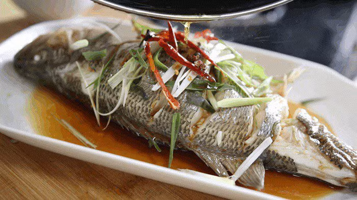 Hấp cá, đừng dại cho gia vị quen thuộc này, nhiều người làm sai bảo sao cá tanh nồng nặc-2