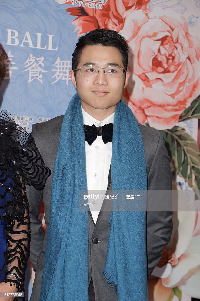 Hà Du Hanh dù còn trẻ tuổi nhưng đã đảm nhận vị trí quản lý trong nhiều dự án của tập đoàn SJM Holdings của gia đình. Anh từng là trợ lý giám đốc điều hành phụ trách việc phát triển doanh nghiệp tại Nhật Bản.