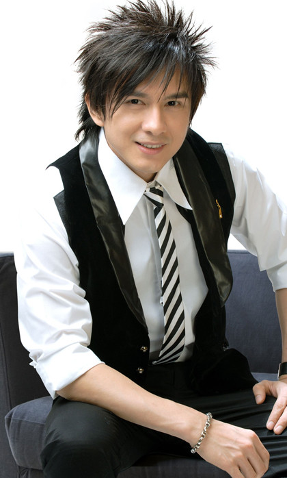 Từ năm 2014 đến năm 2016, Đan Trường thường tỉa tóc và vuốt keo dựng đứng, tạo cá tính mạnh mẽ, trẻ trung. Nhìn qua một lượt thì tóc bổ luống vẫn là chân ái dành cho giọng ca &quot;Dòng máu lạc hồng&quot;.