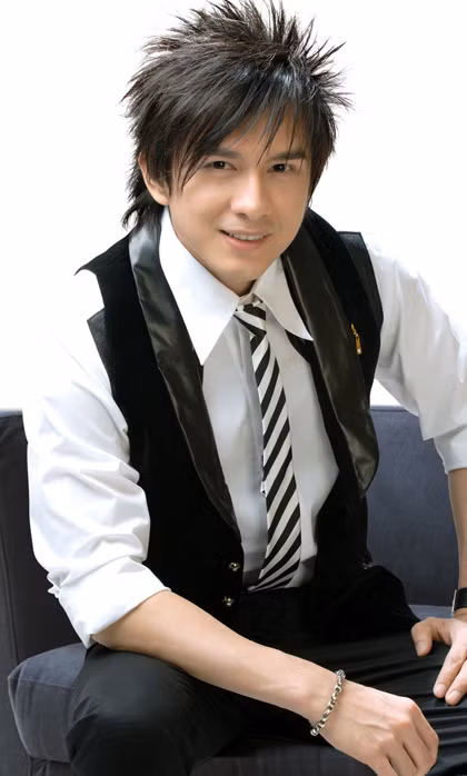 Từ năm 2014 đến năm 2016, Đan Trường thường tỉa tóc và vuốt keo dựng đứng, tạo cá tính mạnh mẽ, trẻ trung. Nhìn qua một lượt thì tóc bổ luống vẫn là chân ái dành cho giọng ca "Dòng máu lạc hồng".