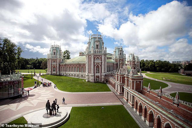 Cung điện Tsaritsyno ở thủ đô Moscow, nơi xảy ra vụ việc đáng tiếc nói trên. Cung điện Tsaritsyno ở thủ đô Moscow, nơi xảy ra vụ việc đáng tiếc nói trên.