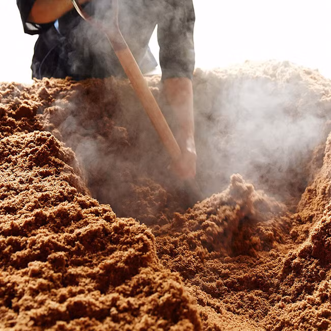 Cám gạo bên trong bồn thường nóng từ 65 – 69 độ.