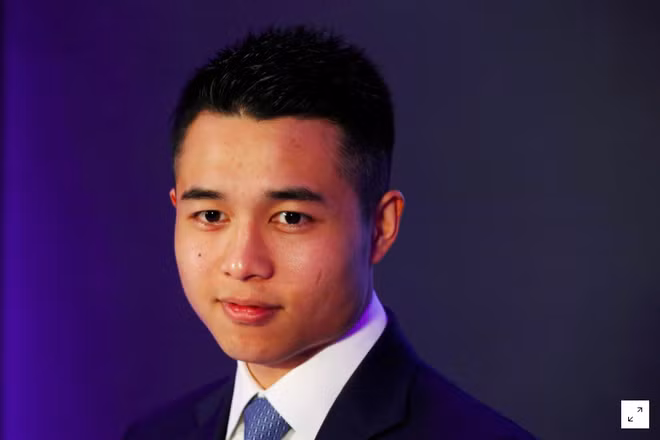 Anh thường xuyên xuất hiện tại các sự kiện quan trọng của công ty.