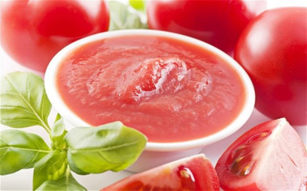 Cà chua chứa nhiều dưỡng chất giúp đẩy lùi lão hoá, đem tới làn da sáng mịn. Cà chua chứa nhiều dưỡng chất giúp đẩy lùi lão hoá, đem tới làn da sáng mịn.
