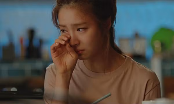 Tài khoản của chồng tháng nào cũng hụt 3 triệu, nghĩ anh cặp bồ tôi lén kiểm tra lịch sử giao dịch thì chết sững thấy cái tên quen thuộc-2