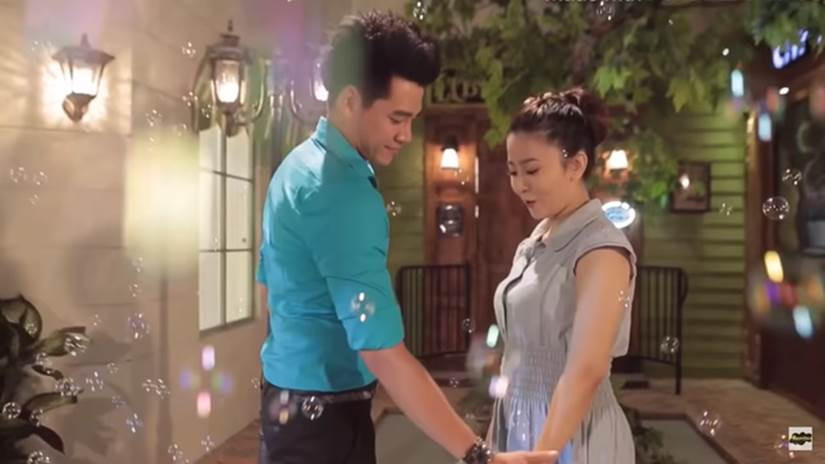 Cả hai phối hợp rất ăn ý với nhau trong công việc, chứ không hề có xích mích gì hay thể hiện bất cứ vấn đề gì về tình cảm. Cả hai phối hợp rất ăn ý với nhau trong công việc, chứ không hề có xích mích gì hay thể hiện bất cứ vấn đề gì về tình cảm.