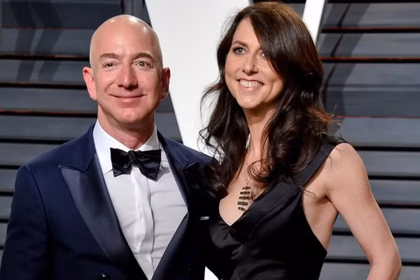 Bà MacKenzie Bezos đã có quyết định sáng suốt trong thỏa thuận ly hôn.