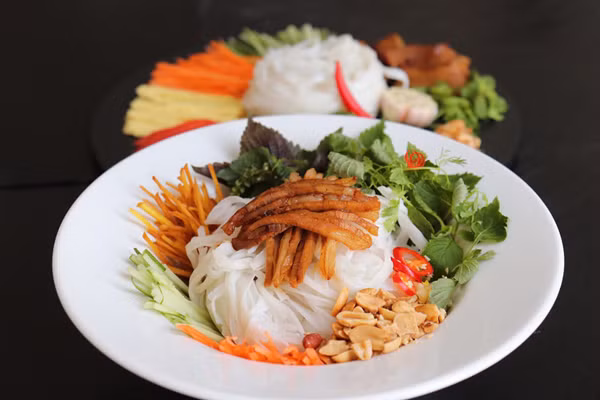 Thưởng thức phở Thìn vừa quen, vừa lạ ở Vinpearl-7