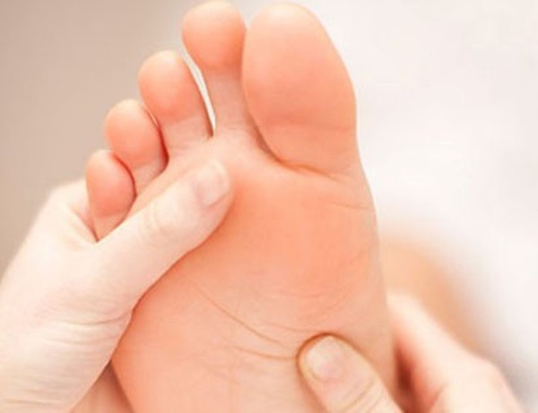Dấu hiệu từ bàn chân cảnh báo gan rất yếu ảnh 3 Dấu hiệu từ bàn chân cảnh báo gan rất yếu ảnh 3
