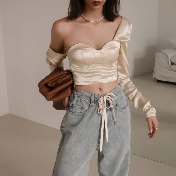 Ngoài ra, hội sành mốt còn có thêm lựa chọn khác là phối quần jeans với corset giúp khoe khéo vòng 1, giúp vẻ ngoài chắc chắn sang xịn và cuốn hút thêm vài lần. Ngoài ra, hội sành mốt còn có thêm lựa chọn khác là phối quần jeans với corset giúp khoe khéo vòng 1, giúp vẻ ngoài chắc chắn sang xịn và cuốn hút thêm vài lần.