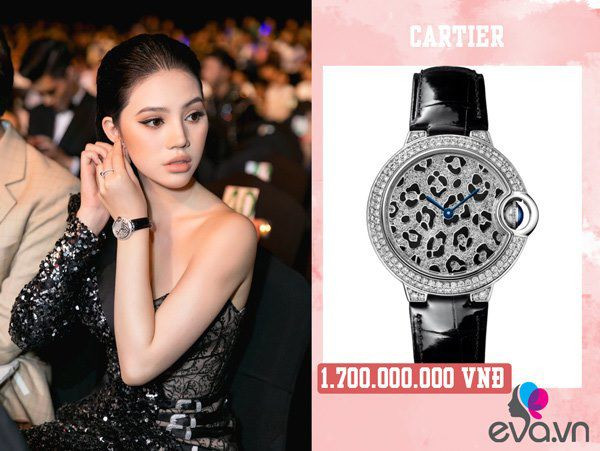 Chiếc đồng hồ mới nhất mà Jolie tậu có giá hơn 1.5 tỷ đồng của nhà mốt đình đám Cartier. Chiếc đồng hồ mới nhất mà Jolie tậu có giá hơn 1.5 tỷ đồng của nhà mốt đình đám Cartier.