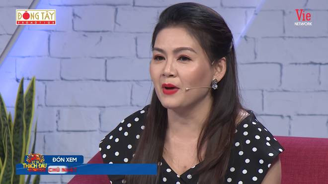 "Có lần anh ấy muốn tặng xe hơi cho tôi nhưng tôi nói thẳng không muốn mua. Anh ấy chỉ muốn tôi đồng ý để anh ấy mua xe tặng tôi", Trinh Trinh nói. "Có lần anh ấy muốn tặng xe hơi cho tôi nhưng tôi nói thẳng không muốn mua. Anh ấy chỉ muốn tôi đồng ý để anh ấy mua xe tặng tôi", Trinh Trinh nói.