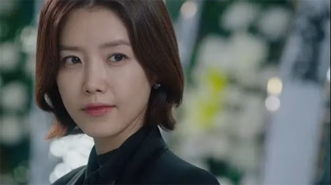 Sau 5 năm ly hôn, con dâu về quê thăm họ hàng, gặp mẹ chồng cũ bị sỉ nhục, cho đến khi người đàn ông này xuất hiện...-2