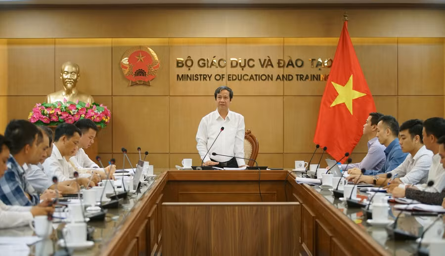 Bộ trưởng Bộ Giáo dục và Đào tạo Nguyễn Kim Sơn phát biểu chỉ đạo tại buổi làm việc.