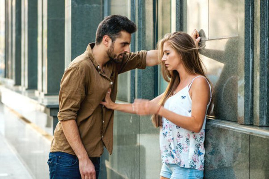 Bạn đang tạo ấn tượng xấu với phụ nữ nếu bạn quá phụ thuộc vào rượu. (Ảnh: ITN).