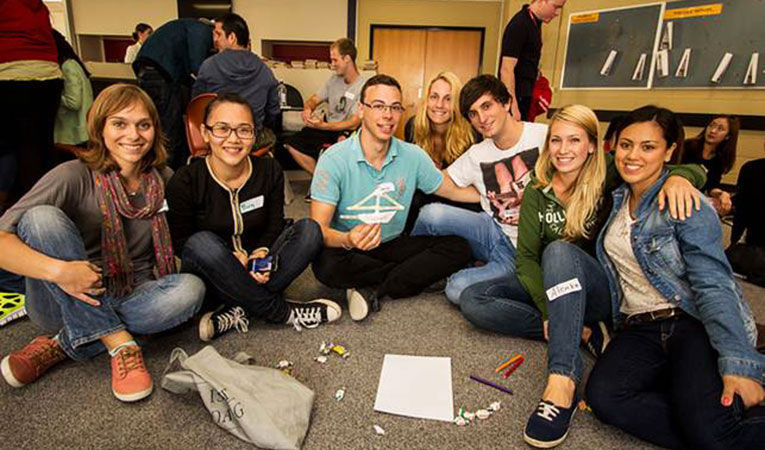 Sinh viên quốc tế tương tác thông qua Chương trình Buddy tại Đại học Griffith ở Gold Coast, Úc. (Ảnh: ITN)