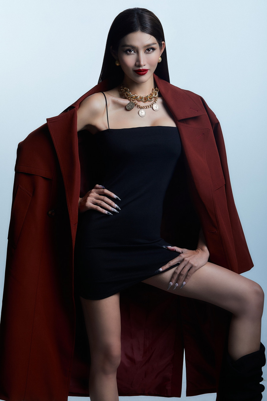 Bên cạnh đó, nàng Á hậu không ngại “đối đầu” các vị HLV còn lại để chiêu mộ nhân tài, dùng những chiến thuật đưa thí sinh yêu thích về đội.