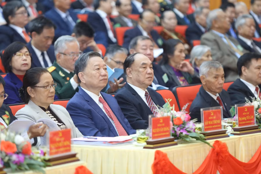 Đại tướng Tô Lâm (thứ 2 bên trái) dự và chỉ đạo đại hội