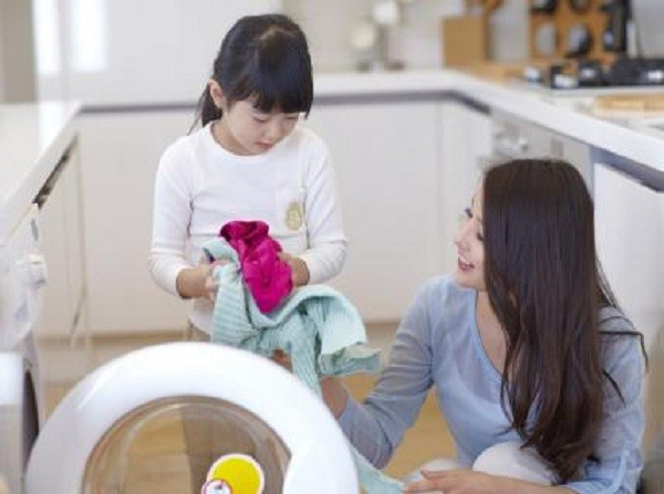 10 công việc nhà đơn giản trẻ có thể giúp mẹ hàng ngày ảnh 1