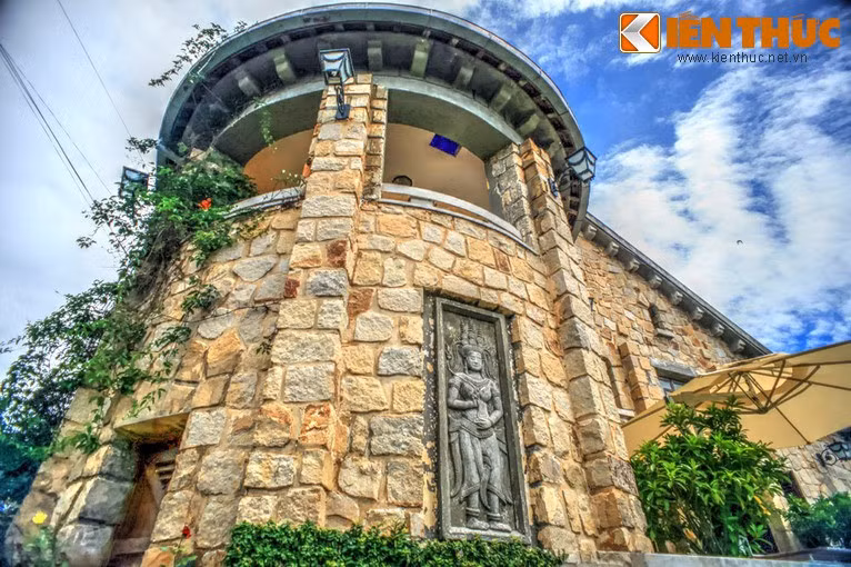 To mo biet thu da khung vua Bao Dai mua tang nguoi tinh-Hinh-3