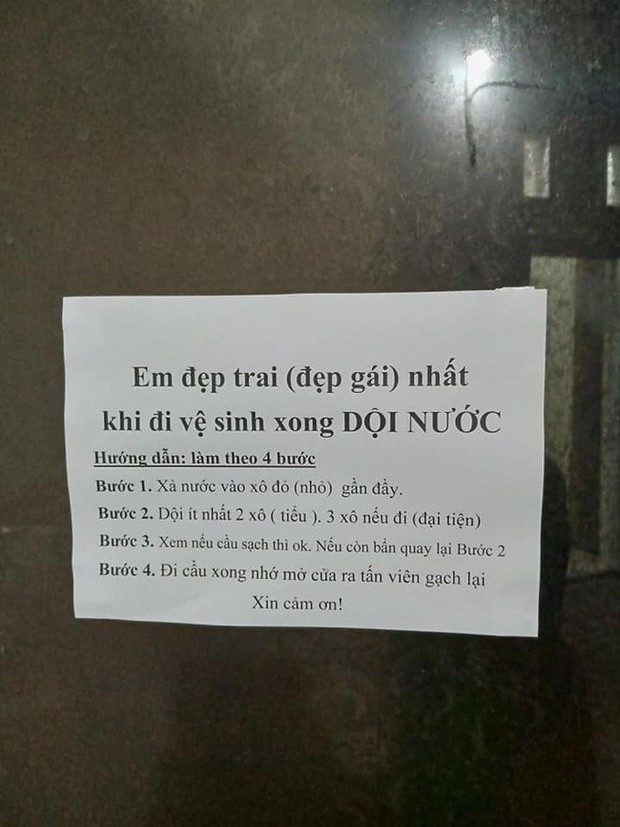 Sợ học sinh đi vệ sinh quên dội nước, thầy giáo viết mấy câu khiến ai cũng  Sợ học sinh đi vệ sinh quên dội nước, thầy giáo viết mấy câu khiến ai cũng giật mình ghi nhớ ngay-2