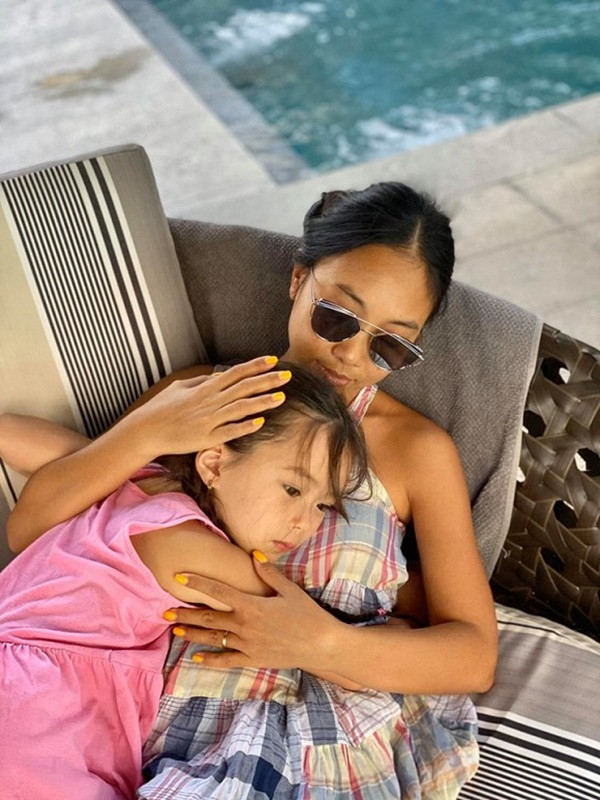 Chân quá dài, Hoa hậu Mai Phương Thúy rơi vào cảnh "dở khóc dở cười" ảnh 2 Chân quá dài, Hoa hậu Mai Phương Thúy rơi vào cảnh "dở khóc dở cười" ảnh 2