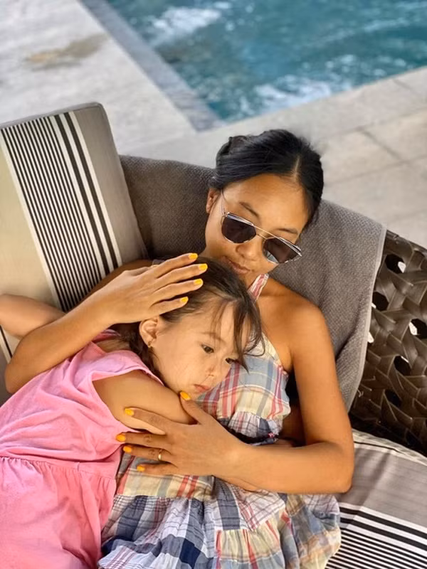 Chân quá dài, Hoa hậu Mai Phương Thúy rơi vào cảnh "dở khóc dở cười" ảnh 2