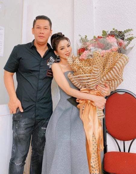 Lần hiếm hoi Lệ Quyên đăng ảnh tình cảm bên chồng ảnh 1 Lan hiem hoi Le Quyen dang anh tinh cam ben chong hinh anh 2